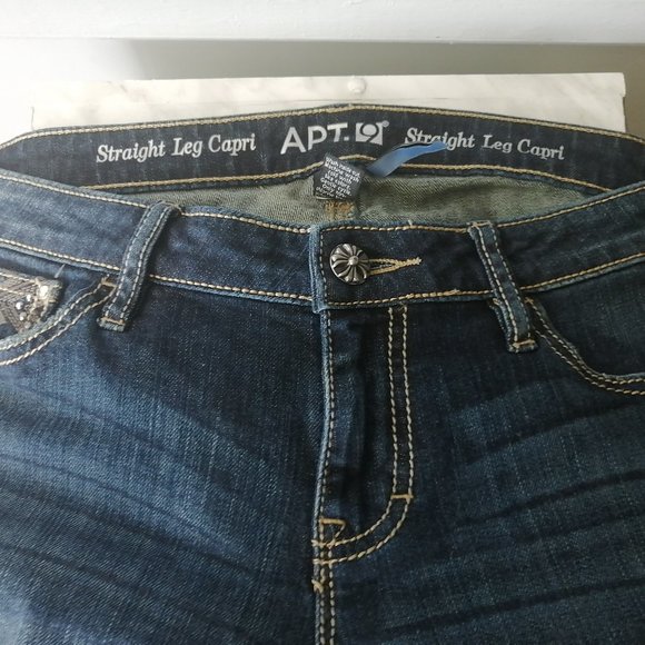 Woman's Apt 9 Straight Leg Capri's - Picture 3 of 10